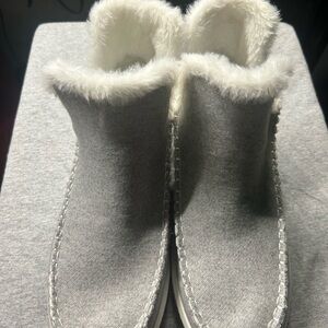 Cozy Gray Women's Shoes